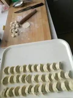 Make Pork greasy dumplings step 8