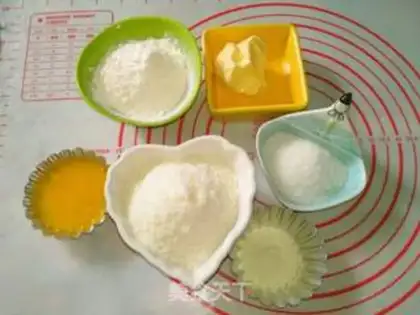 Make Gold coconut ball step 0