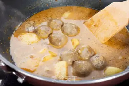 Make Curry potato beefball step 4
