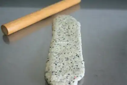 Make Chinese sesame toast step 10