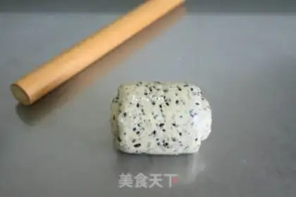 Make Chinese sesame toast step 11