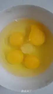 Make Tomato fried eggs step 2