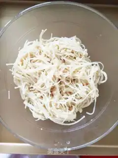 Make Barbecue-flavored golden mushrooms step 1