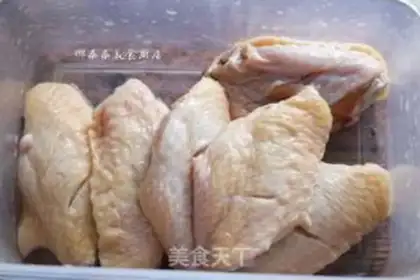 Make The honey is on the wings step 0