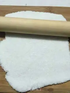 Make Crystal green bean rolls step 5