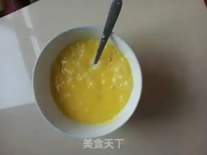 Make Tomato fried eggs and rice step 1