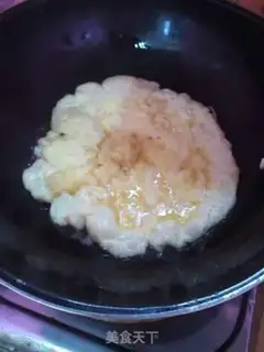 Make Tomato fried eggs and rice step 3