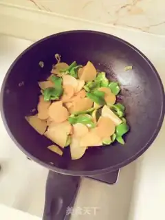 Make Onion fried potato chips step 2