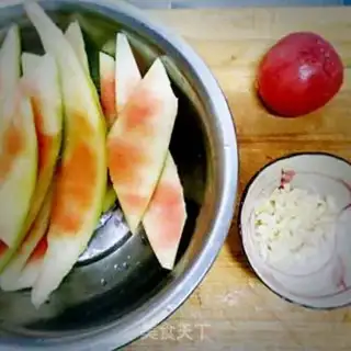 Make Tomato fried watermelon step 0