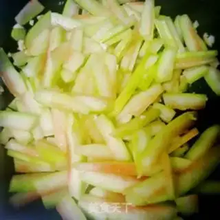 Make Tomato fried watermelon step 1