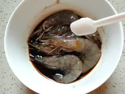 Make Black pepper roasted shrimp step 2
