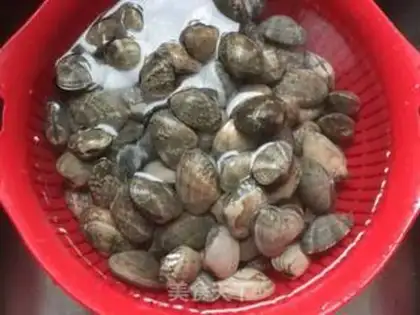 Make Scrambled clams step 0