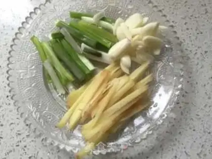 Make Scrambled clams step 1