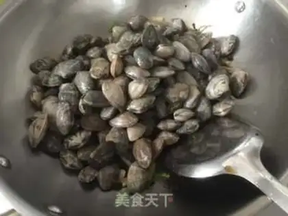 Make Scrambled clams step 4