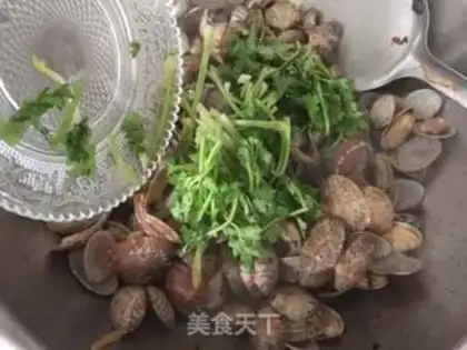 Make Scrambled clams step 7