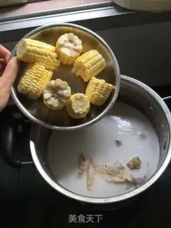 Make Coconut juice corn chicken soup step 7