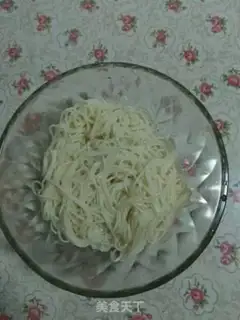 Make Tomato fried egg noodles step 2