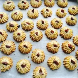 Make Strawberry cookies step 9