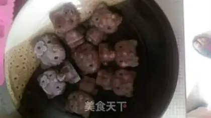Make Red Bean Shackley cat ice cream step 1