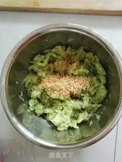 Make Carrot-faced egg buns step 14
