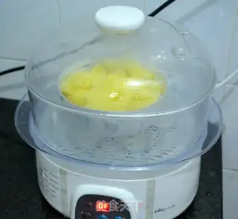 Make Gold potato cheeseball step 4