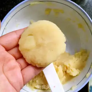 Make Gold potato cheeseball step 6