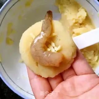 Make Gold potato cheeseball step 8