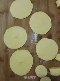 Make Carrot-faced egg buns step 19