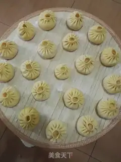 Make Carrot-faced egg buns step 22