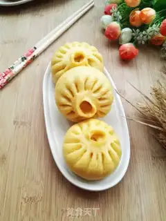 Make Carrot-faced egg buns step 24