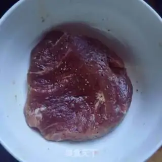 Make Black pepper steak step 1