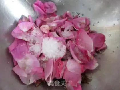 Make Rose cake step 1