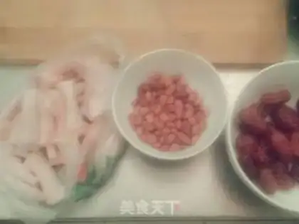 Make "Red-tree peanut chicken claw soup." step 0