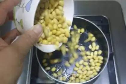 Make Sweet, salty beans, greasy rice step 1