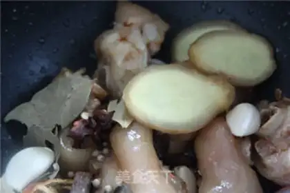 Make Red burning pig hoof step 4