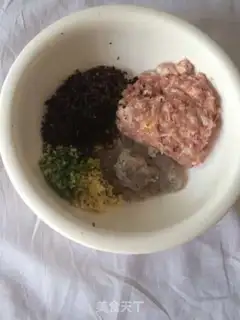 Make Woody shrimp meatballs step 1