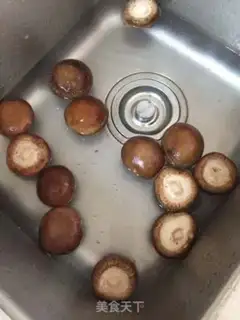 Make A mushroom pickle step 1