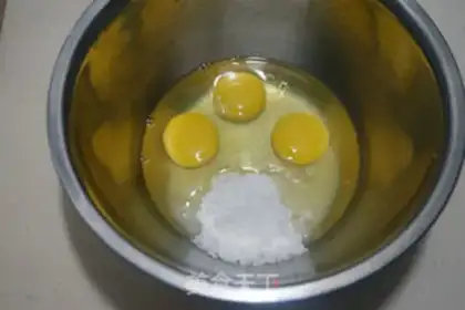 Make Quinoa sponge cake step 1
