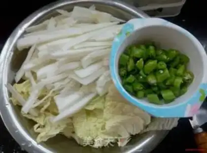 Make Spicy cabbage step 0