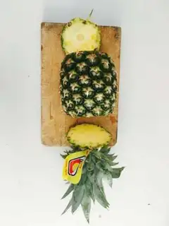 Make Quick pineapple cut step 1