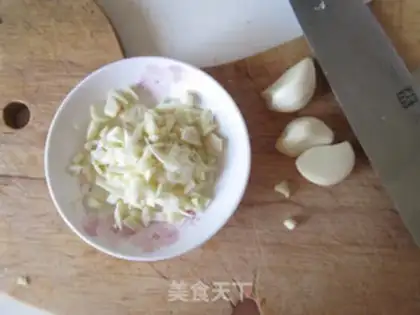 Make Garlic on pumpkin leaves step 1