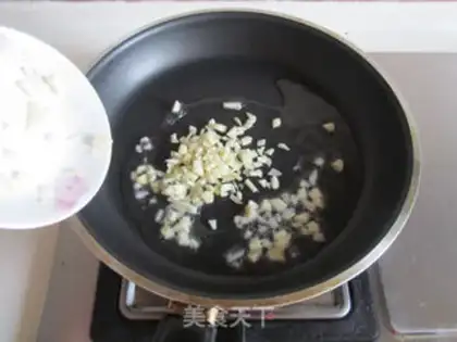 Make Garlic on pumpkin leaves step 2