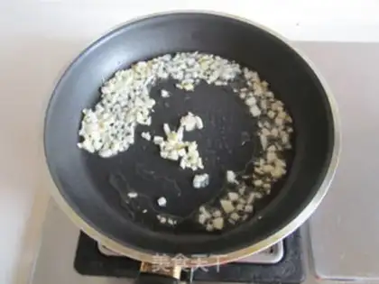 Make Garlic on pumpkin leaves step 3
