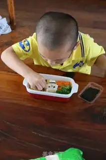 Make Panda lunch box step 11