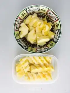Make Quick pineapple cut step 5