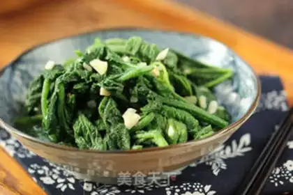 Make Garlic on pumpkin leaves step 7