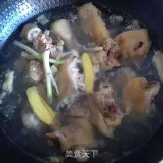 Make Pig hoof tail soup step 0