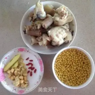 Make Pig hoof tail soup step 1