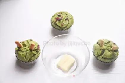 Make Frog marfin cake step 10