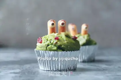 Make Frog marfin cake step 11